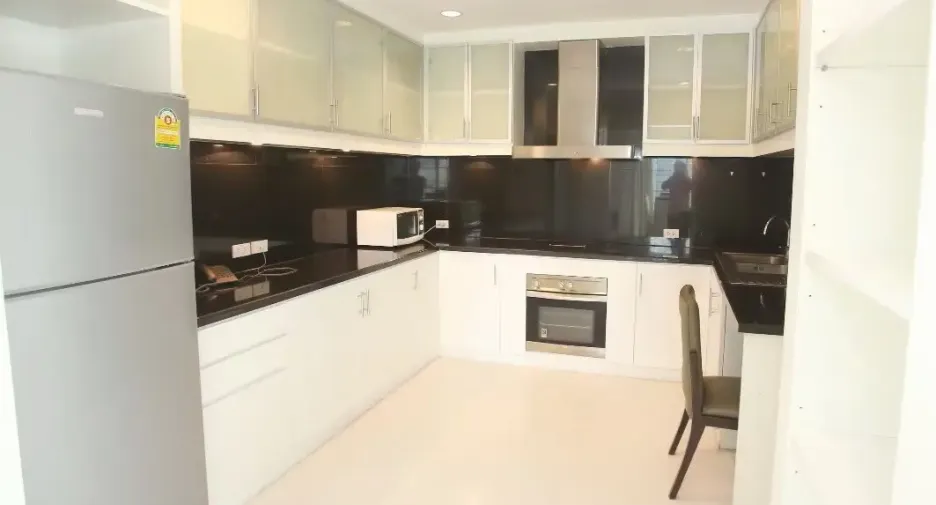 For rent 4 bedrooms condo in Pathum Wan, Bangkok
