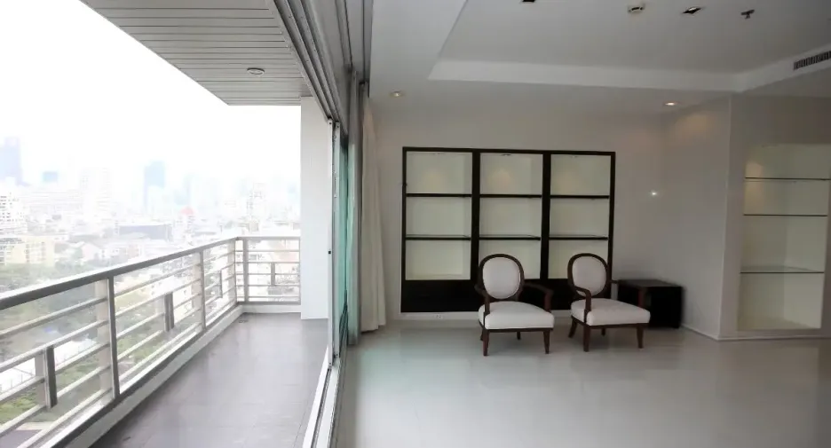 For rent 4 bedrooms condo in Pathum Wan, Bangkok