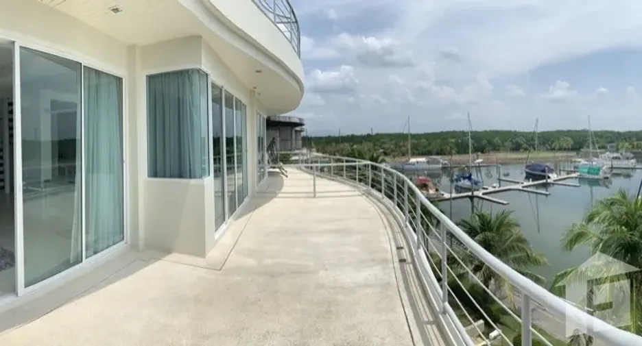 For sale 1 bed condo in Nuea Khlong, Krabi