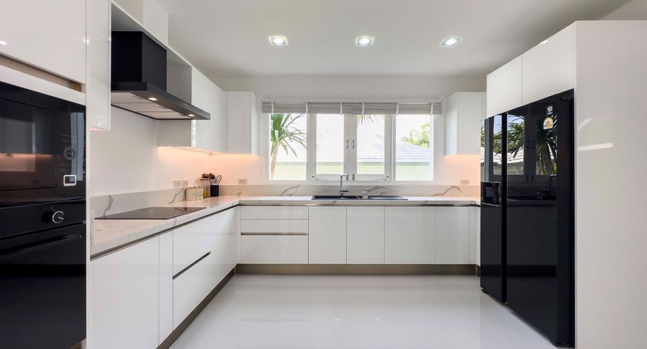 À vendre 6 chambres maison à Sattahip, Chonburi