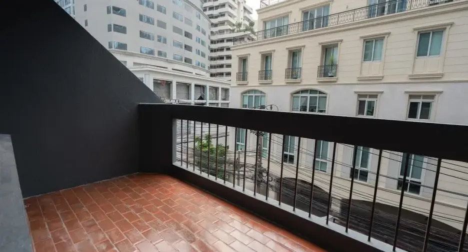 For rent 3 bedrooms condo in Khlong Toei, Bangkok