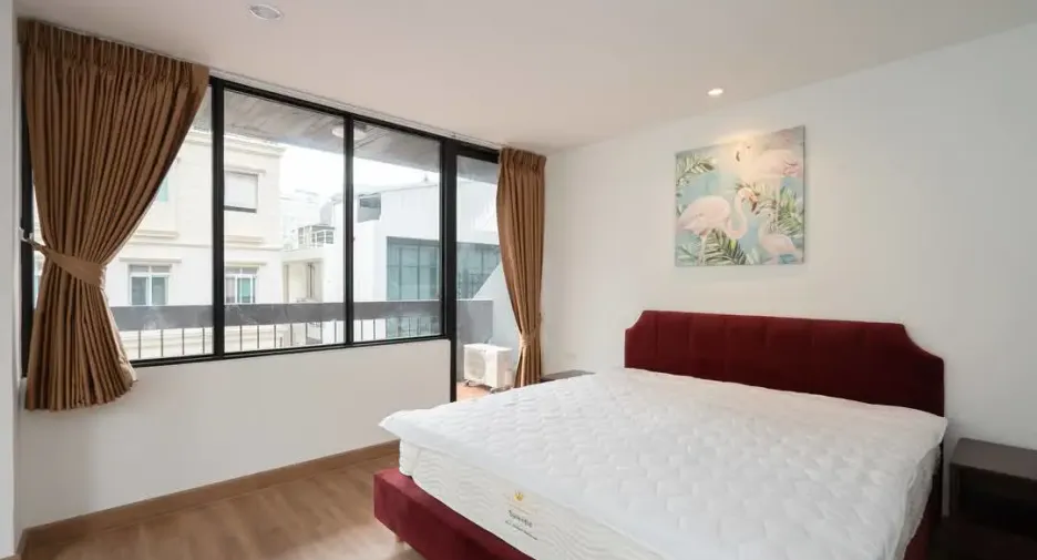 For rent 3 bedrooms condo in Khlong Toei, Bangkok