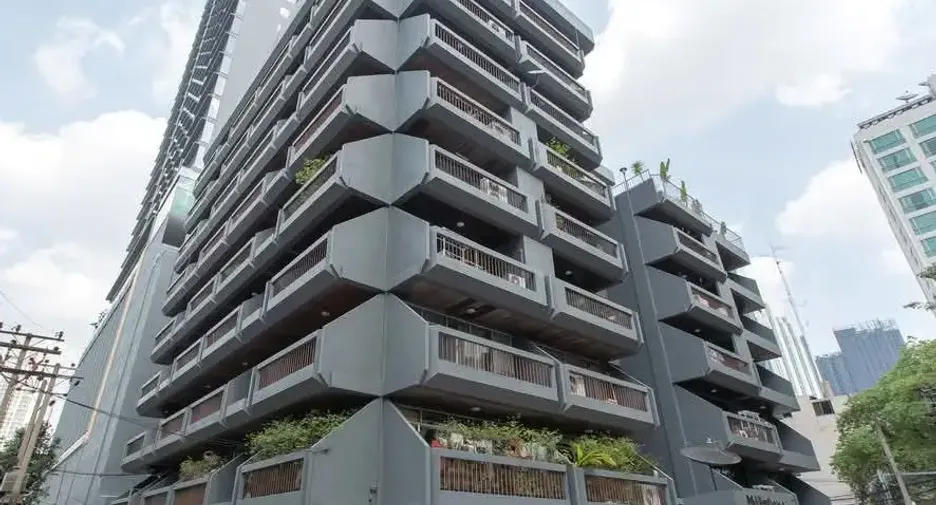 For rent 3 bedrooms condo in Khlong Toei, Bangkok