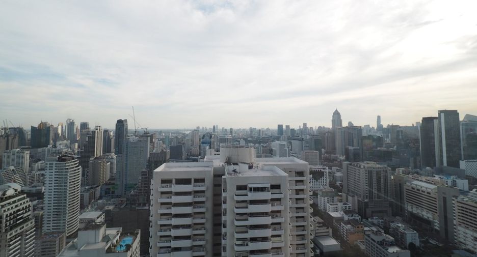 For rent 4 bedrooms condo in Watthana, Bangkok