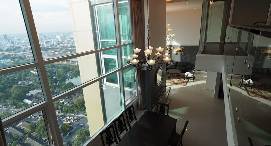 For rent 4 bedrooms condo in Watthana, Bangkok