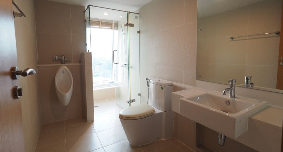 For rent 4 bedrooms condo in Watthana, Bangkok