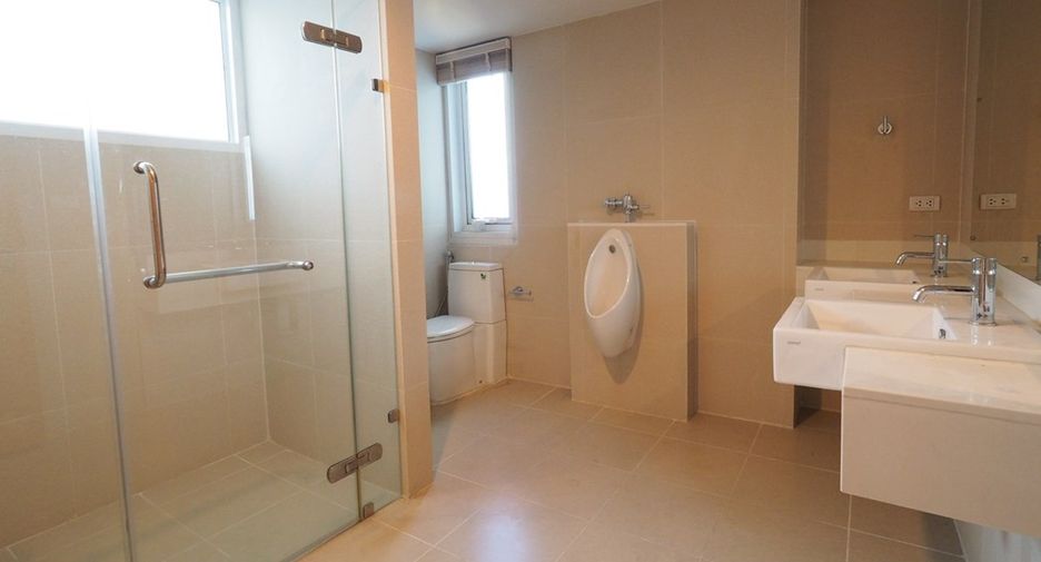 For rent 4 bedrooms condo in Watthana, Bangkok