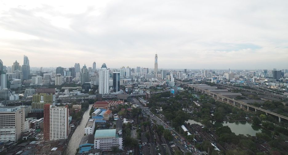 For rent 4 bedrooms condo in Watthana, Bangkok