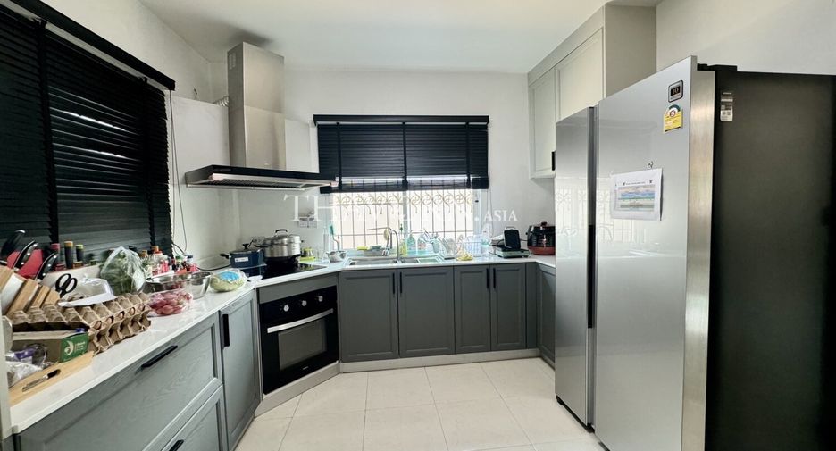 For sale 4 bedrooms house in Bang Lamung, Chonburi