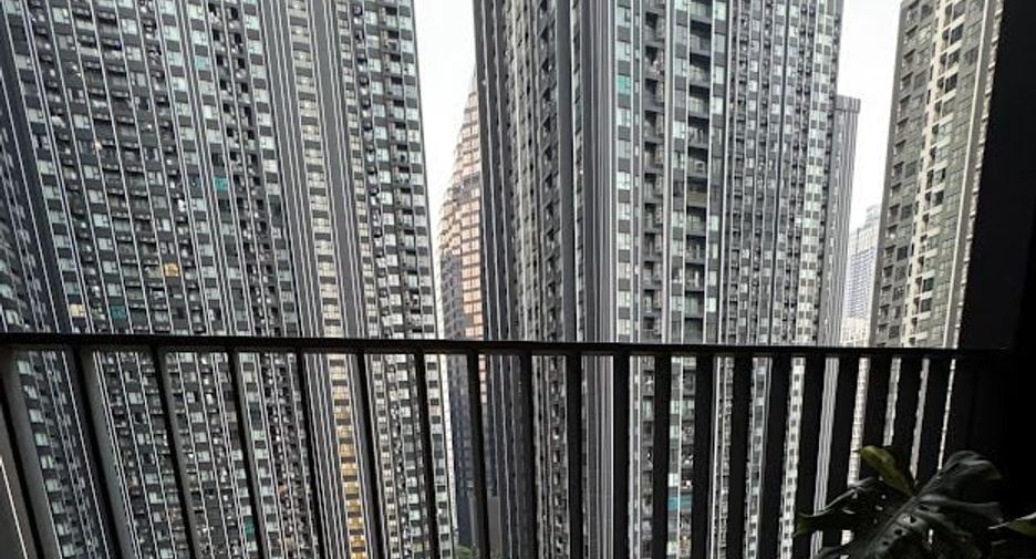For sale 1 bed condo in Huai Khwang, Bangkok