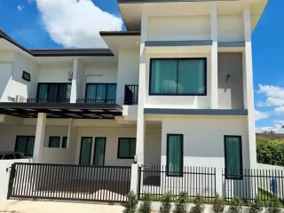 For sale 3 bed townhouse in Hang Dong, Chiang Mai