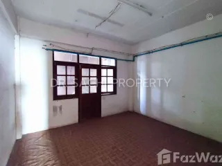 For sale 3 bed retail Space in Si Maha Phot, Prachin Buri