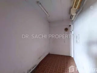 For sale 3 bed retail Space in Si Maha Phot, Prachin Buri