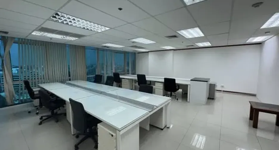 Büro zur Miete in Huai Khwang, Bangkok
