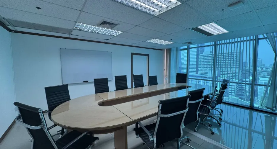 Büro zur Miete in Huai Khwang, Bangkok