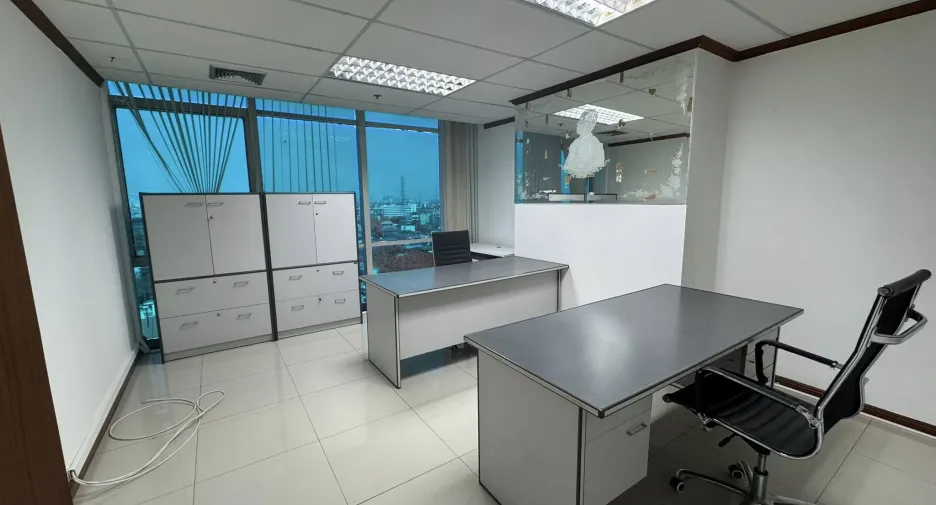 Büro zur Miete in Huai Khwang, Bangkok