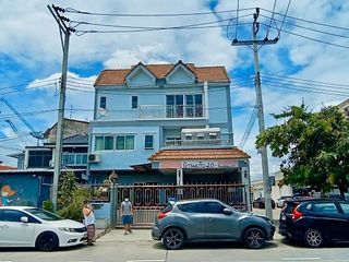 For sale 7 bed townhouse in Prawet, Bangkok