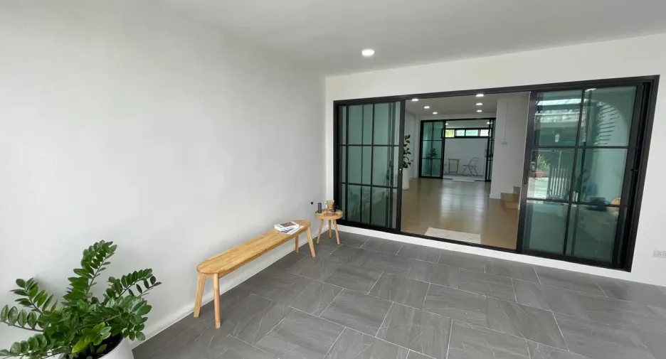For sale 4 bed townhouse in Mueang Nonthaburi, Nonthaburi