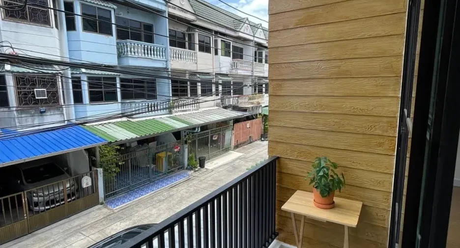 For sale 4 bed townhouse in Mueang Nonthaburi, Nonthaburi
