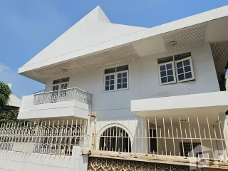 For sale 4 Beds house in Yan Nawa, Bangkok