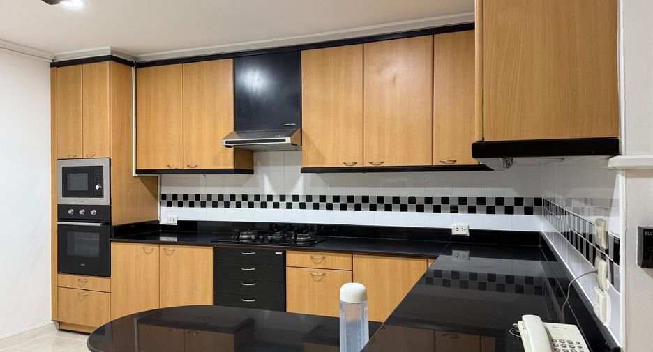 For sale 3 bed condo in Watthana, Bangkok