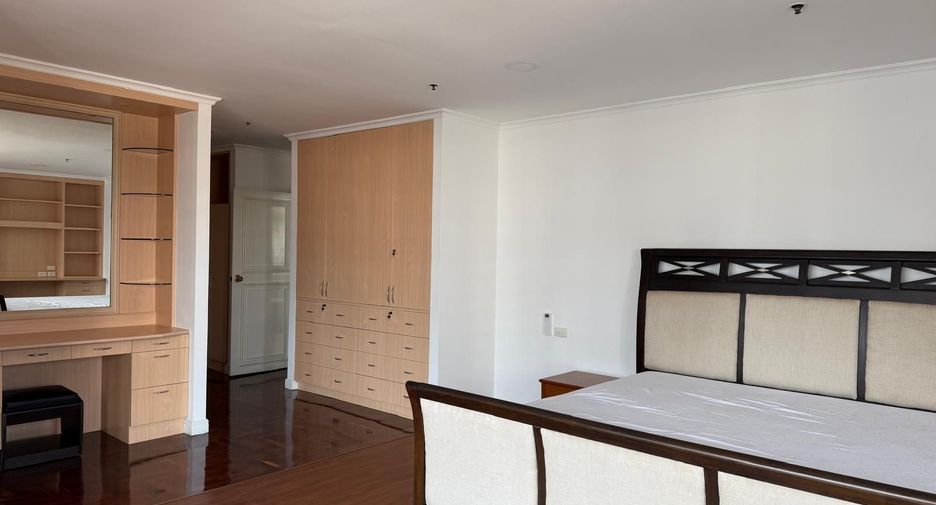 For sale 3 bed condo in Watthana, Bangkok