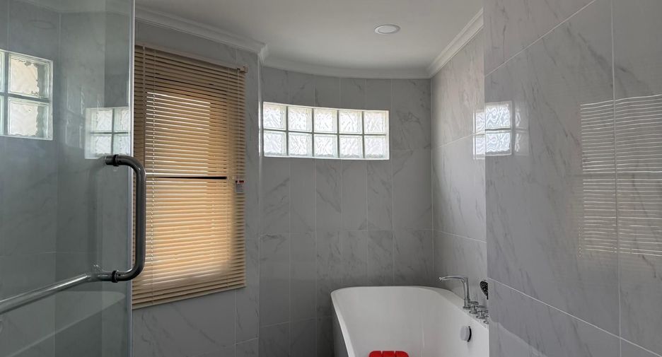 For sale 3 bed condo in Watthana, Bangkok