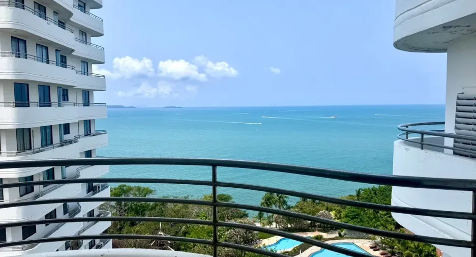 For rent and for sale 3 bedrooms condo in Bang Lamung, Chonburi