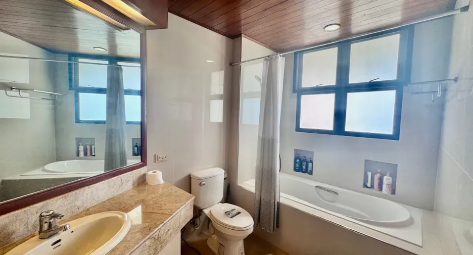 For rent and for sale 3 bedrooms condo in Bang Lamung, Chonburi