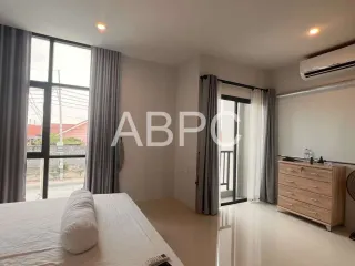 Casa adosada en venta de 3 habitaciones en Bang Lamung, Chonburi