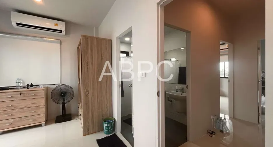 Casa adosada en venta de 3 habitaciones en Bang Lamung, Chonburi