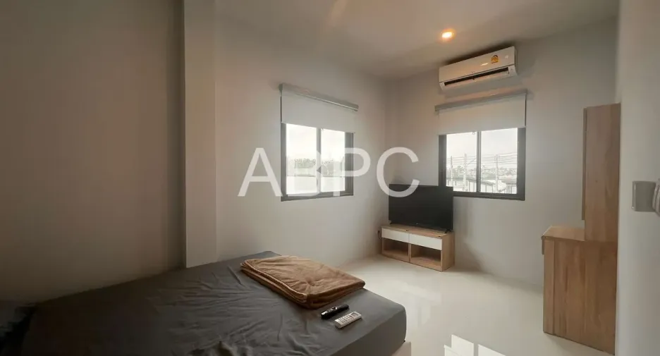 Casa adosada en venta de 3 habitaciones en Bang Lamung, Chonburi