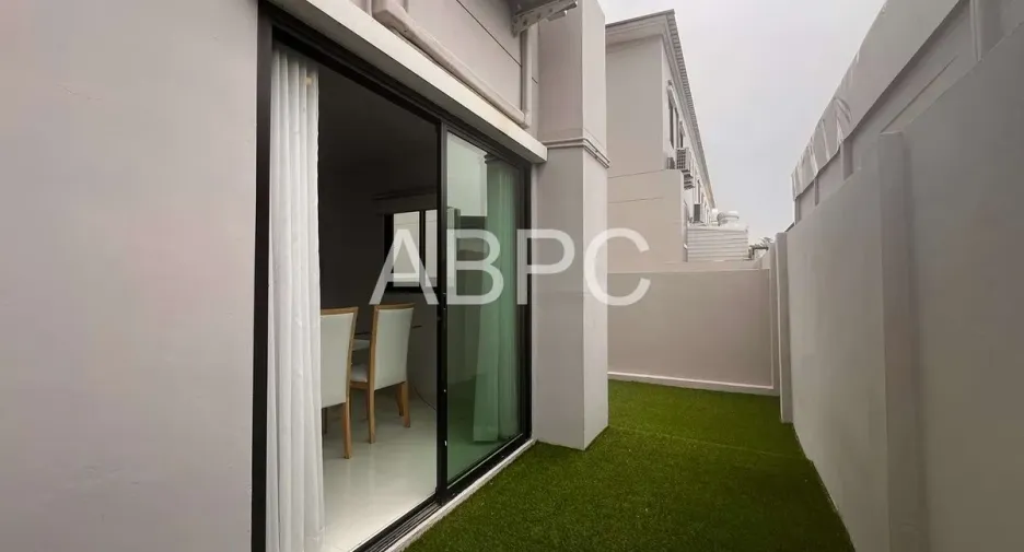 Casa adosada en venta de 3 habitaciones en Bang Lamung, Chonburi