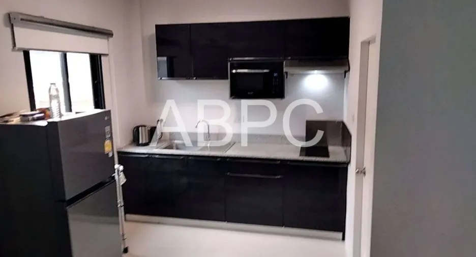 Casa adosada en venta de 3 habitaciones en Bang Lamung, Chonburi