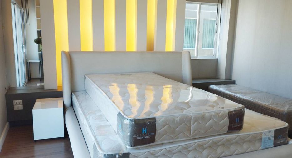 For rent 3 Beds villa in Saphan Sung, Bangkok