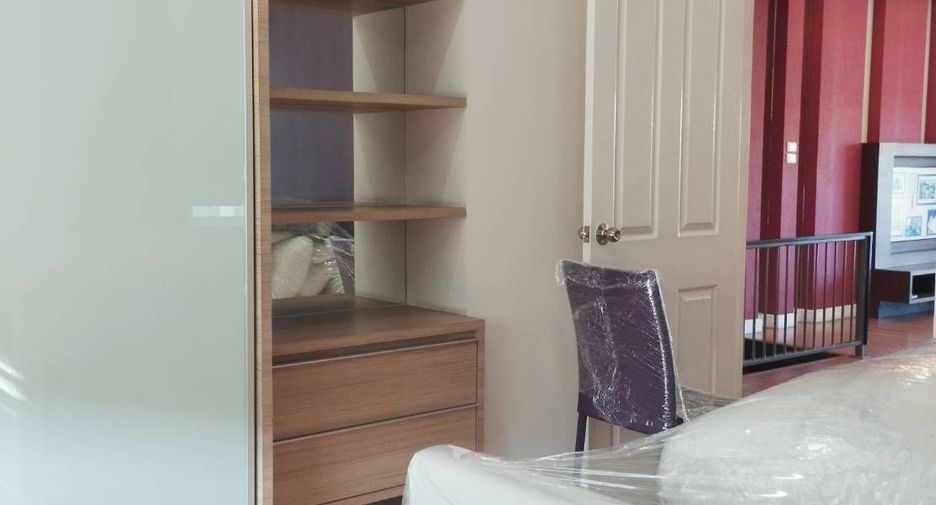 For rent 3 Beds villa in Saphan Sung, Bangkok