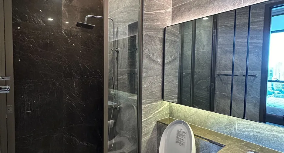 For rent 1 bed condo in Khlong Toei, Bangkok