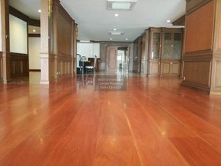 ให้เช่า 4 ห้องนอน คอนโด ใน วัฒนา, กรุงเทพฯ