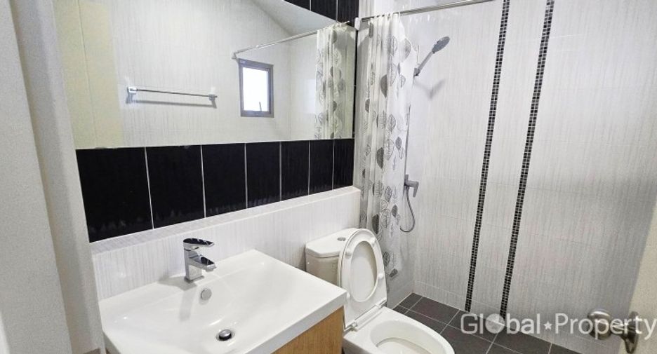 For sale 3 bedrooms house in Si Racha, Chonburi