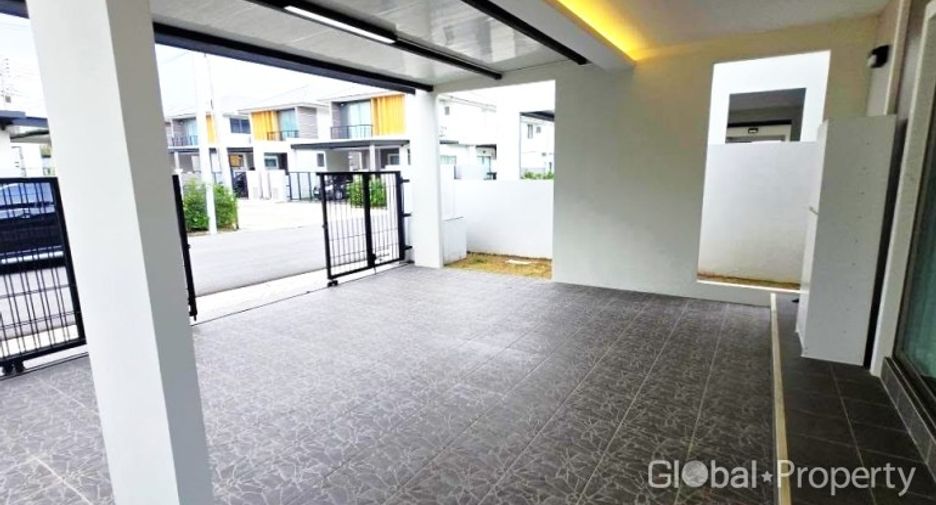 For sale 3 bedrooms house in Si Racha, Chonburi