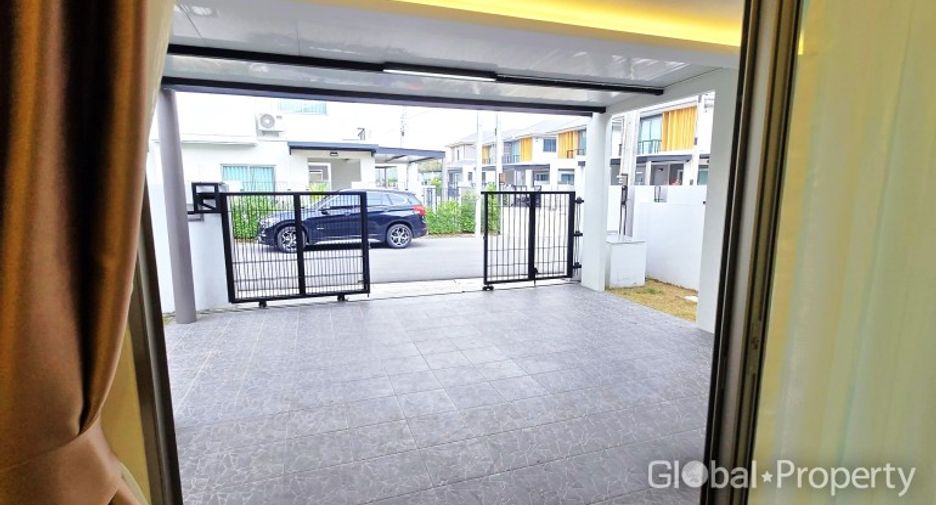 For sale 3 bedrooms house in Si Racha, Chonburi