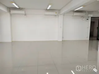 For rent office in Bang Na, Bangkok