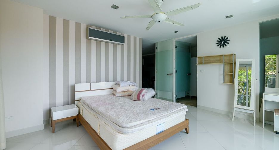 For sale 3 bedrooms condo in North Pattaya, Pattaya