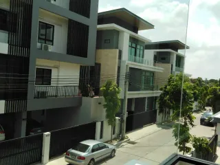 For sale 4 Beds house in Huai Khwang, Bangkok