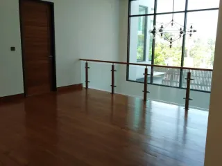 For sale 4 Beds house in Huai Khwang, Bangkok
