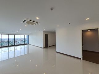 For rent 4 Beds condo in Khlong San, Bangkok