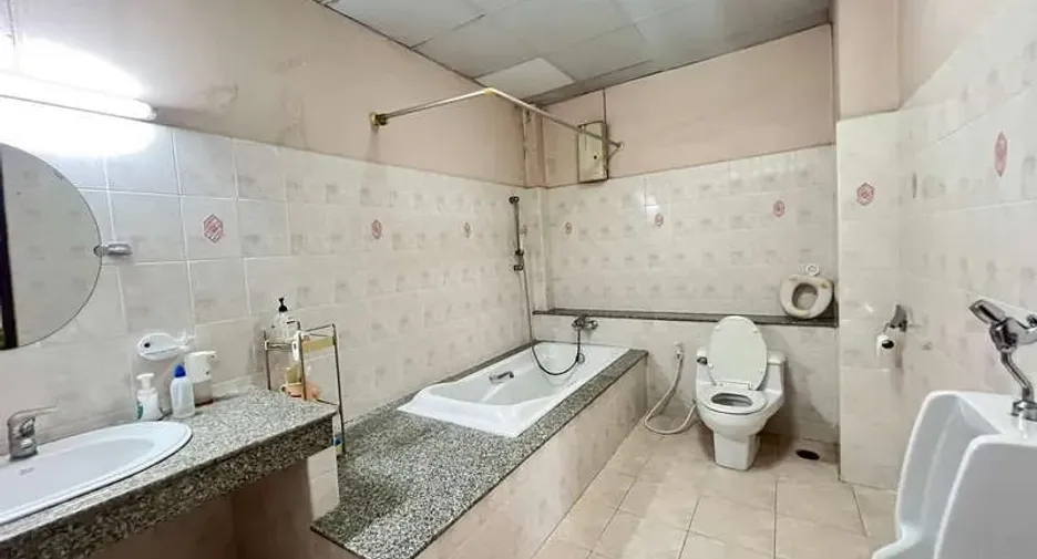 For rent retail Space in Khlong Toei, Bangkok
