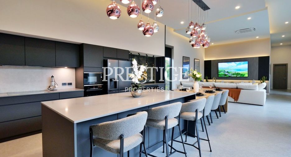 For sale 4 bedrooms house in Bang Lamung, Chonburi