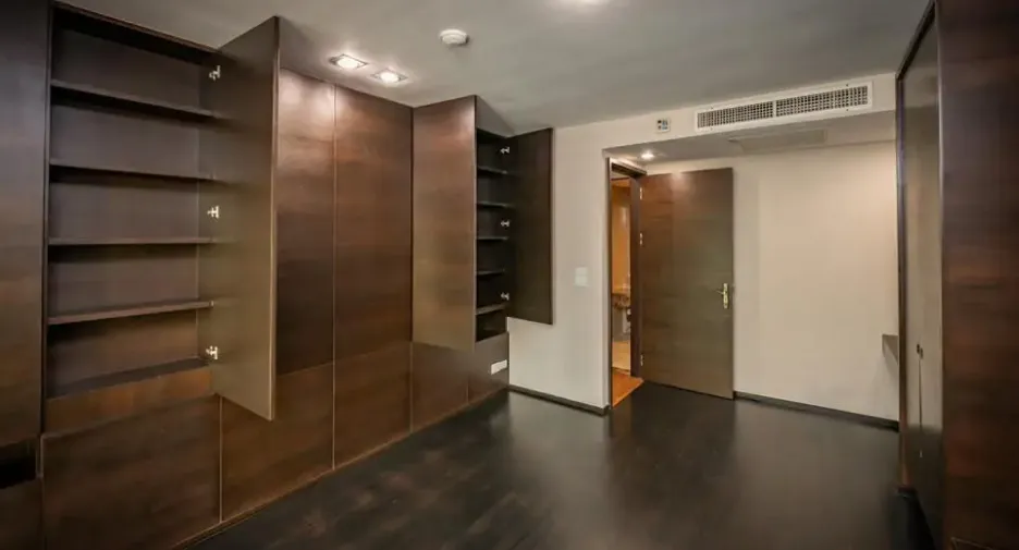 For sale 2 bedrooms condo in Khlong Toei, Bangkok