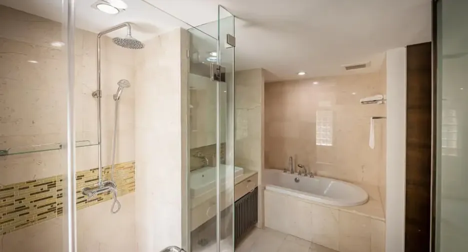 For sale 2 bedrooms condo in Khlong Toei, Bangkok